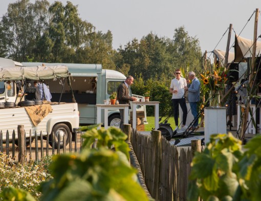 Met onze foodtrucks in diverse soorten en maten, zorgen we voor een leuke sfeer op iedere locatie.